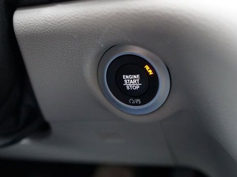 Certified 2024 Chrysler Pacifica Touring-L image 29