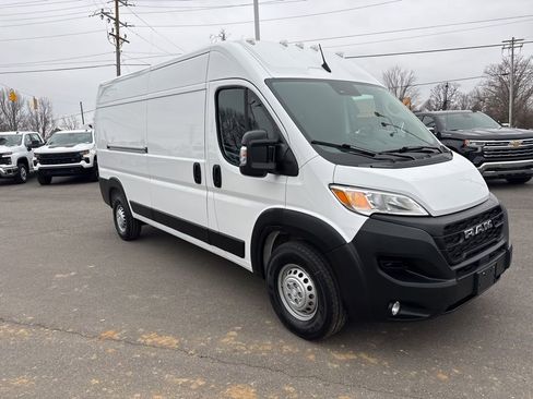 Used 2025 RAM ProMaster 2500 w/ Convenience Group image 7