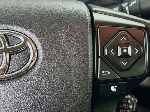 Used 2022 Toyota Tacoma SR RWD image 13