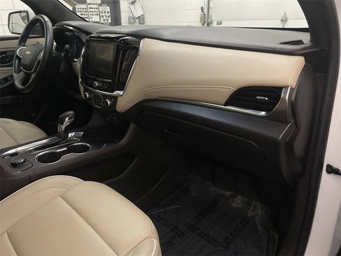 Used 2023 Chevrolet Traverse Premier image 24