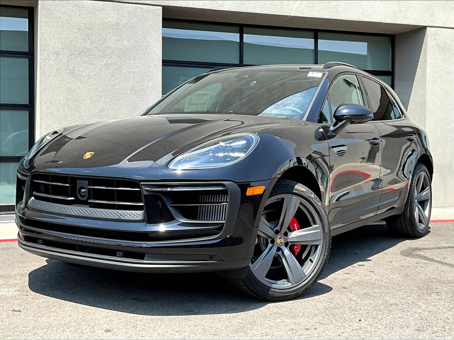 Certified 2025 Porsche Macan S AWD/4WD image 1