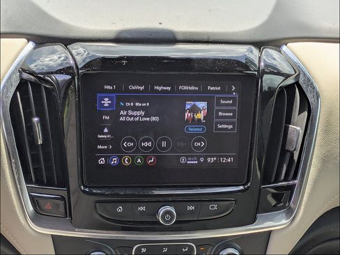 Used 2023 Chevrolet Traverse LT w/ LT Premium Package FWD image 19