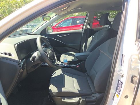 Used 2025 Kia Niro LX FWD image 3