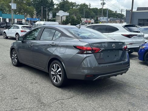 Used 2022 Nissan Versa SV FWD image 5