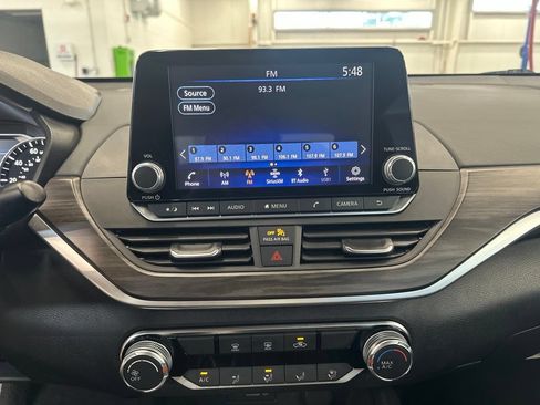 Used 2025 Nissan Altima 2.5 SV AWD/4WD image 9