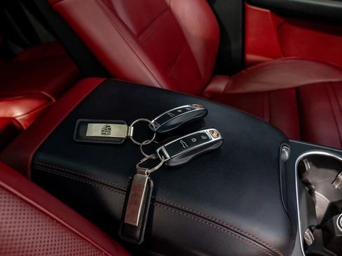Used 2020 Porsche Cayenne image 21