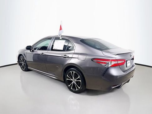Certified 2018 Toyota Camry SE w/ Convenience Package image 5