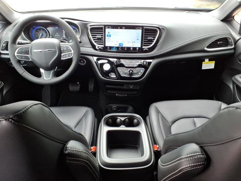 New 2026 Chrysler Pacifica Select FWD image 8