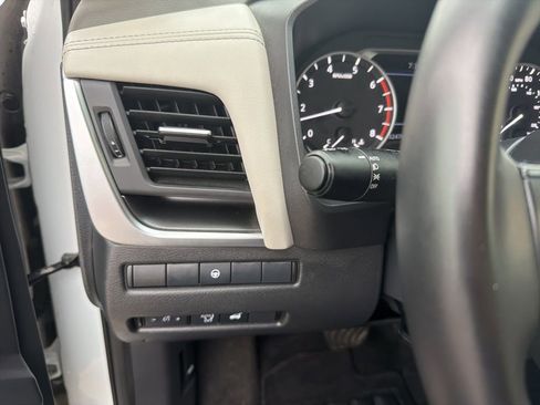 Used 2025 Nissan Rogue SV FWD image 26