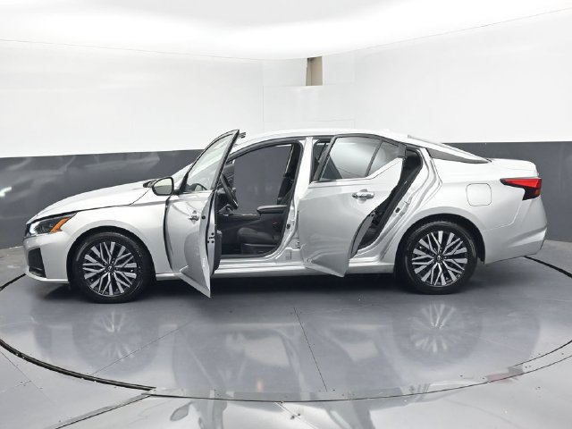 Used 2024 Nissan Altima 2.5 SV FWD image 49