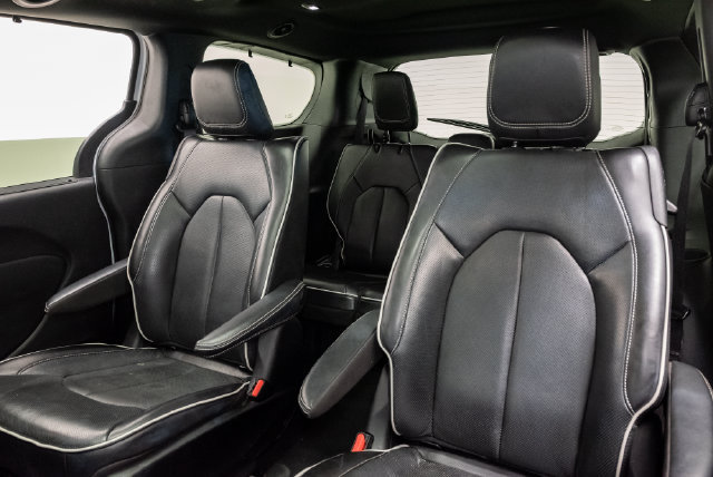 Used 2022 Chrysler Pacifica Limited w/ Uconnect Theater Family Group FWD image 32