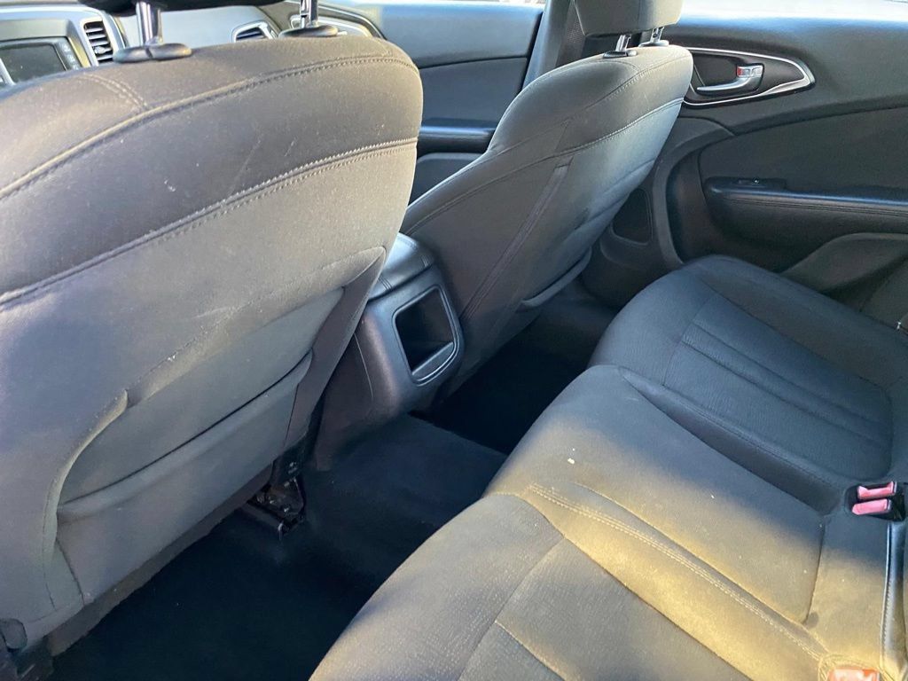 Used 2015 Chrysler 200 Limited w/ Convenience Group FWD image 10