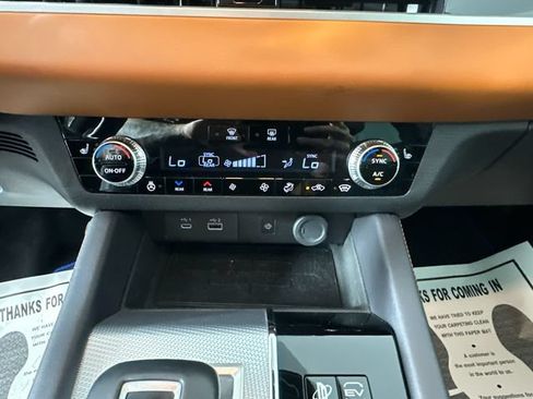Used 2023 Mitsubishi Outlander SEL AWD/4WD image 30