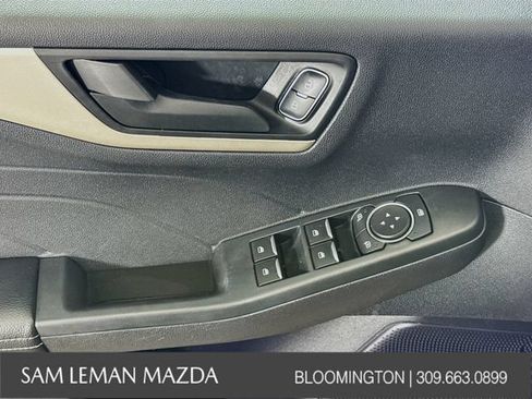 Used 2022 Ford Escape SE FWD image 17