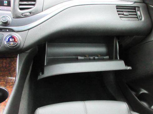 Used 2015 Chevrolet Impala LT FWD image 34