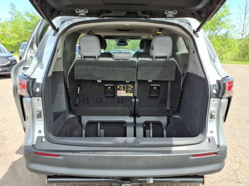 Used 2021 Toyota Sienna XLE w/ XLE Plus Package AWD/4WD image 14