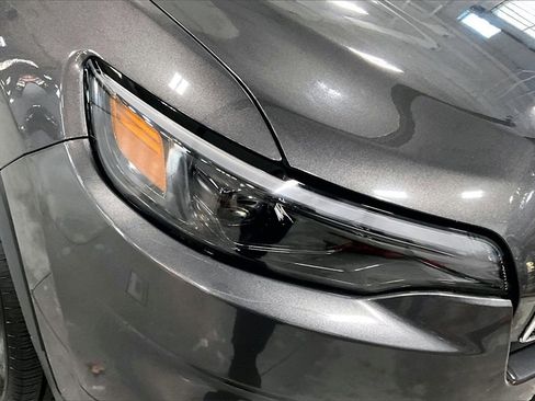 Used 2019 Jeep Cherokee Latitude Plus w/ Comfort/Convenience Group image 28