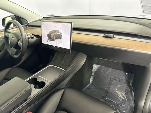 Used 2024 Tesla Model Y Long Range image 38