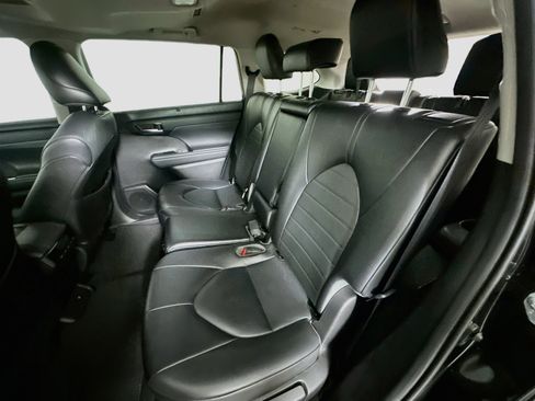 Used 2021 Toyota Highlander XLE FWD image 29