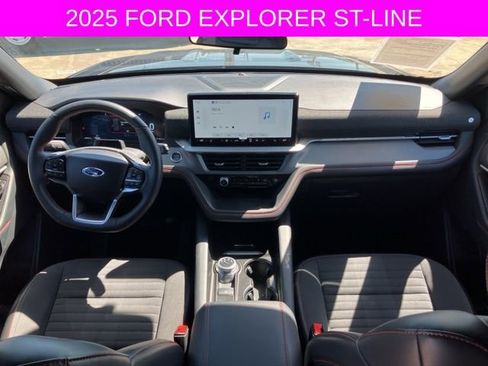 Used 2025 Ford Explorer ST-Line w/ ST-Line Street Pack image 22