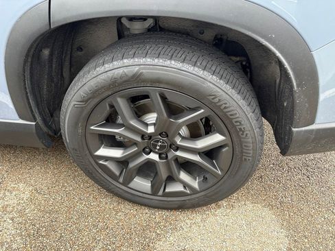 Used 2023 Honda Pilot Touring image 13
