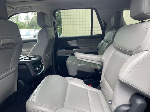 Used 2025 Ford Expedition Active AWD/4WD image 14