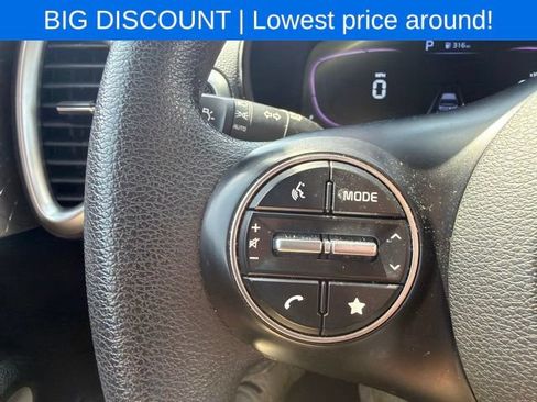Used 2024 Kia Soul LX w/ Option Group 015 FWD image 32