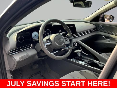 Used 2024 Hyundai Elantra SEL w/ Convenience Package FWD image 18