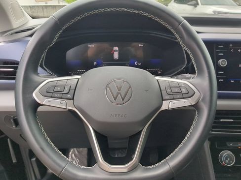 Certified 2023 Volkswagen Taos SE FWD image 28