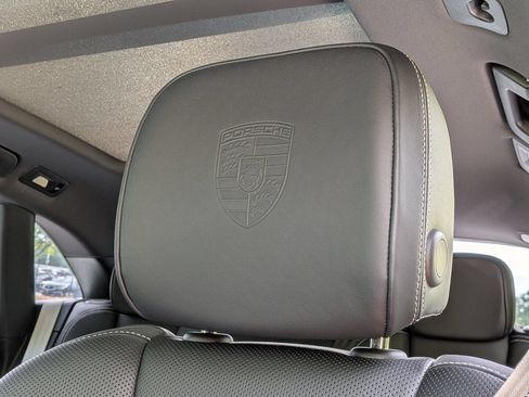 Certified 2025 Porsche Macan S AWD/4WD image 6