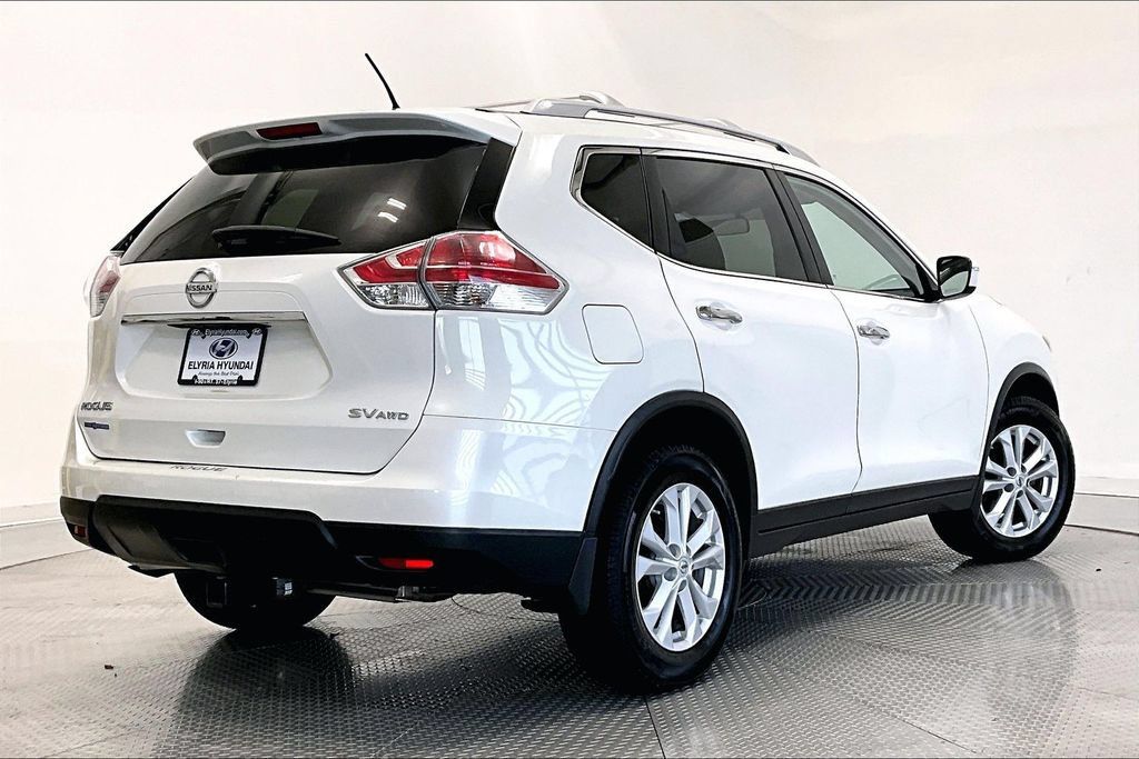 Used 2015 Nissan Rogue SV AWD/4WD image 2