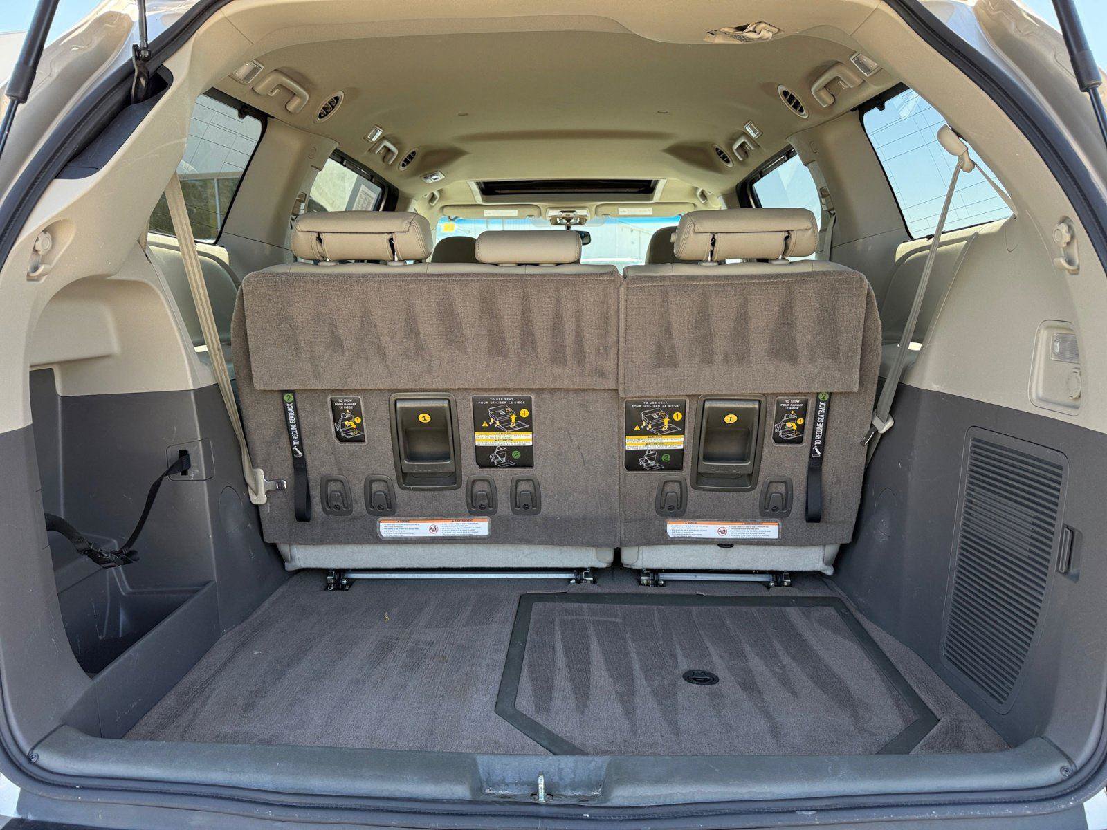 Used 2015 Toyota Sienna XLE w/ XLE Navigation Package FWD image 14