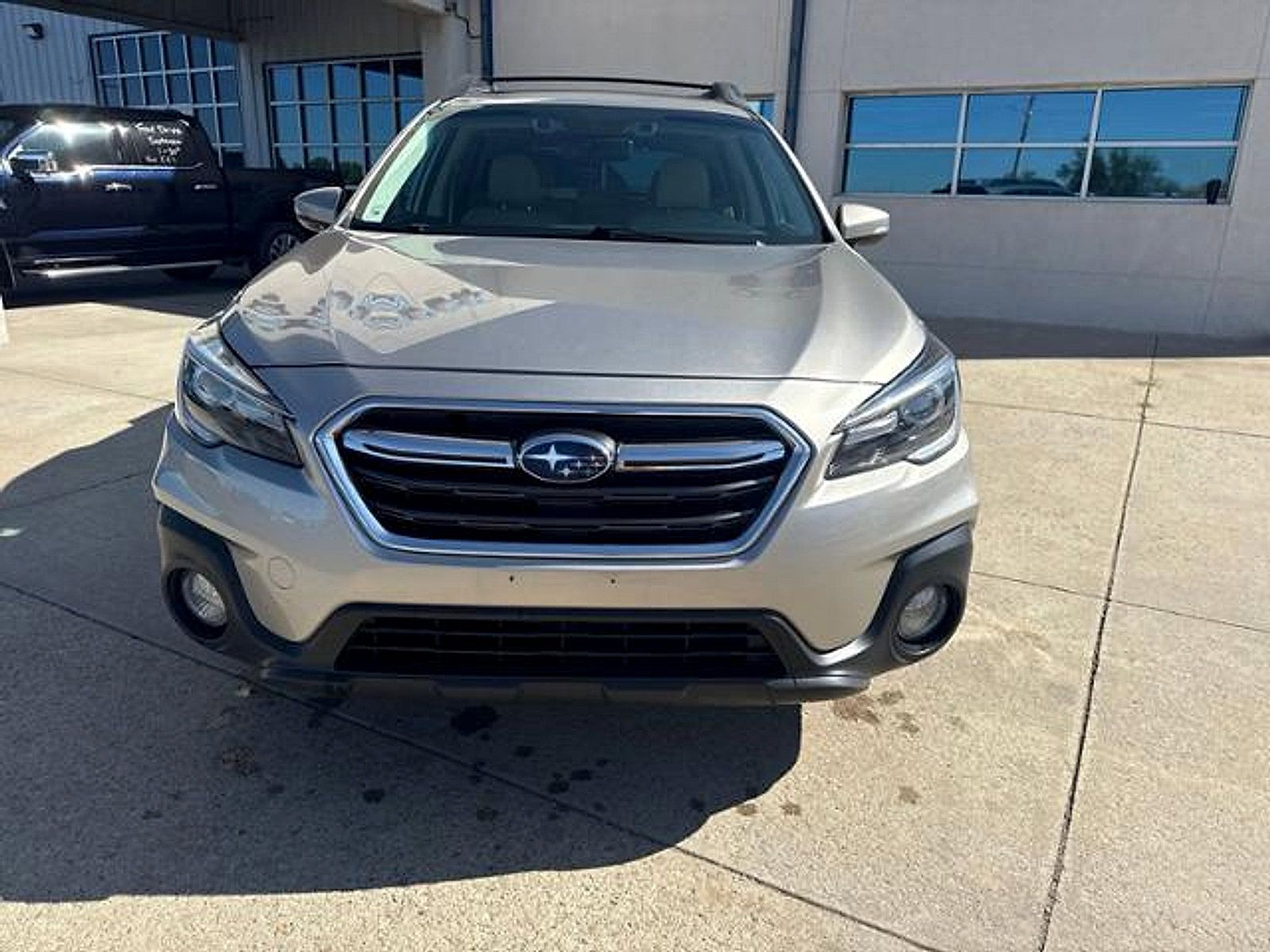 Used 2018 Subaru Outback 3.6R Limited AWD/4WD image 2