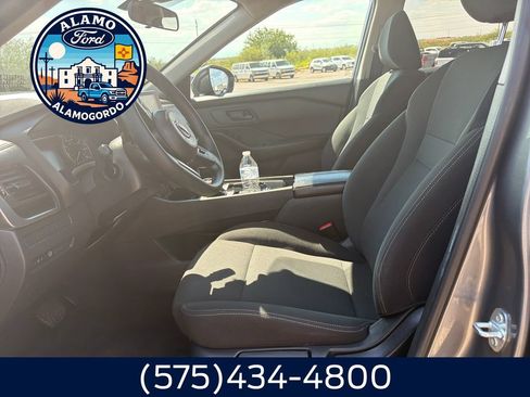 Used 2024 Nissan Rogue S FWD image 9