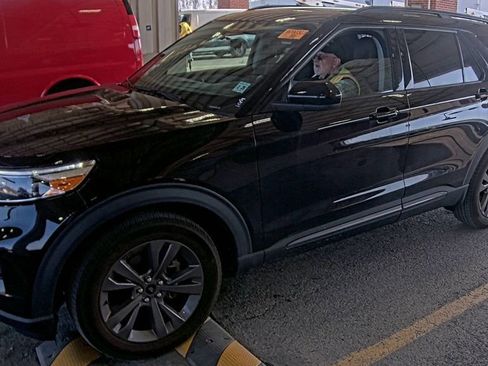 Certified 2022 Ford Explorer XLT w/ Equipment Group 202A AWD/4WD image 2