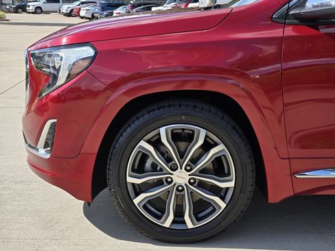 Used 2020 GMC Terrain Denali w/ Denali Premium Package FWD image 7