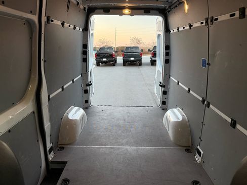 Used 2025 Mercedes-Benz Sprinter 2500 image 28