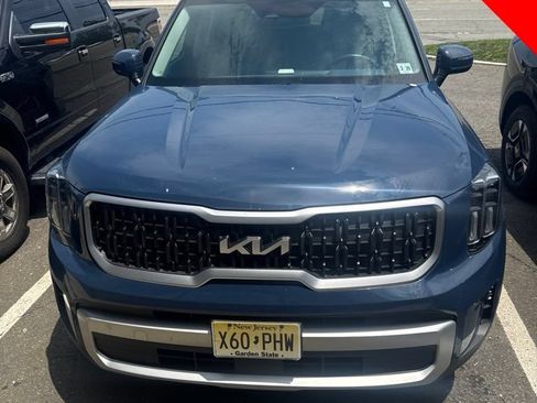 Used 2024 Kia Telluride EX w/ EX Captain's Chair Package AWD/4WD image 1