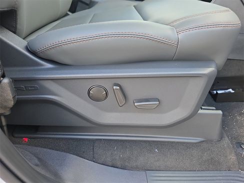 New 2025 Ford Expedition Active image 41