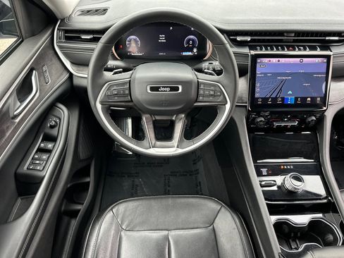 Used 2023 Jeep Grand Cherokee L Limited image 13