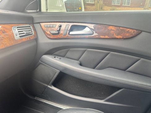 Used 2014 Mercedes-Benz CLS 550 w/ Premium 1 Package image 29