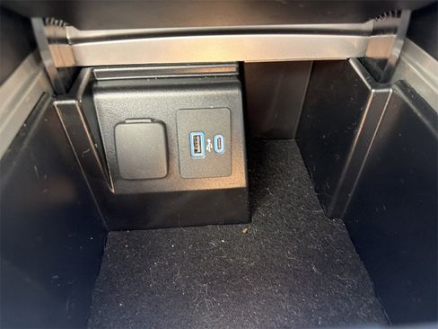 Used 2021 Ford Explorer XLT w/ Equipment Group 202A image 36