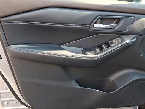 Used 2023 Nissan Rogue SV w/ SV Premium B Package image 13