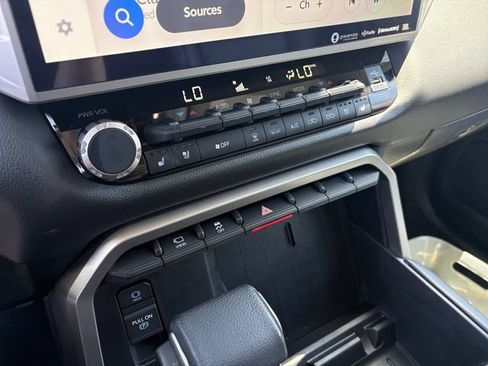 Used 2024 Toyota Tundra Limited AWD/4WD image 23