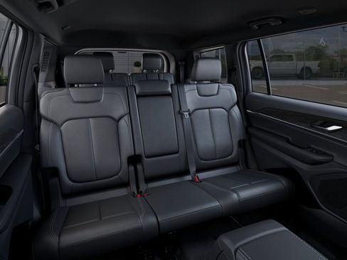 New 2025 Jeep Grand Cherokee L Limited w/ Black Appearance Package AWD/4WD image 15