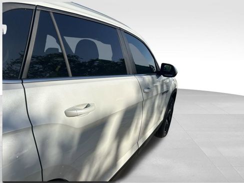 New 2026 Volkswagen Atlas Cross Sport SE FWD image 34
