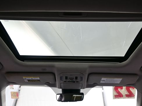 Used 2022 Toyota Highlander XLE image 19