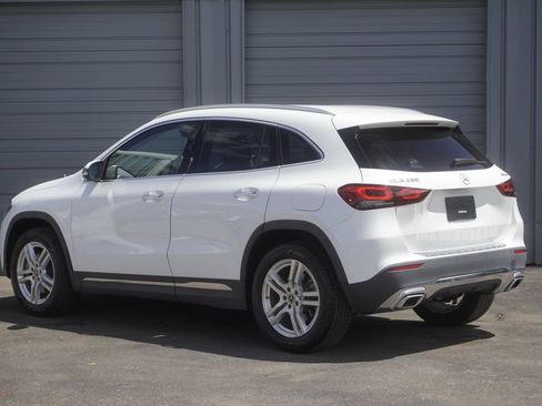Used 2021 Mercedes-Benz GLA 250 4MATIC w/ Premium Package image 3