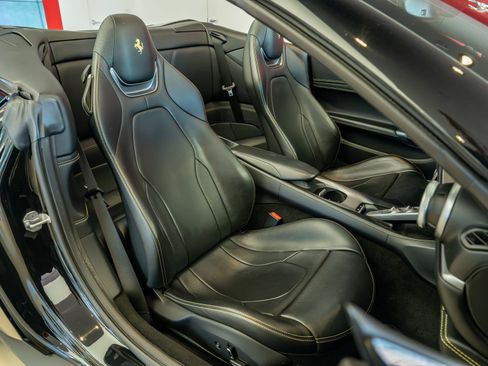 Certified 2020 Ferrari Portofino RWD image 21