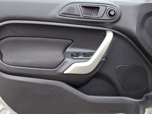 Used 2012 Ford Fiesta SE image 12